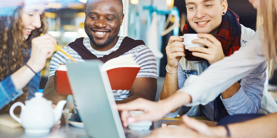 5-dicas-de-como-atrair-mais-usuarios-para-seu-site Se você tem um site e quer aumentar o número de visitantes e potenciais clientes, te daremos 5 boas dicas para bombar seu site de visitantes.