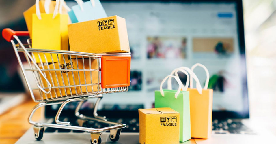 Trade marketing é um conjunto de estratégias B2B (Business to Business) que busca desenvolver e melhorar a relação com os canais de vendas e, o objetivo principal é criar uma experiência de compra memorável para os clientes no ponto de venda.